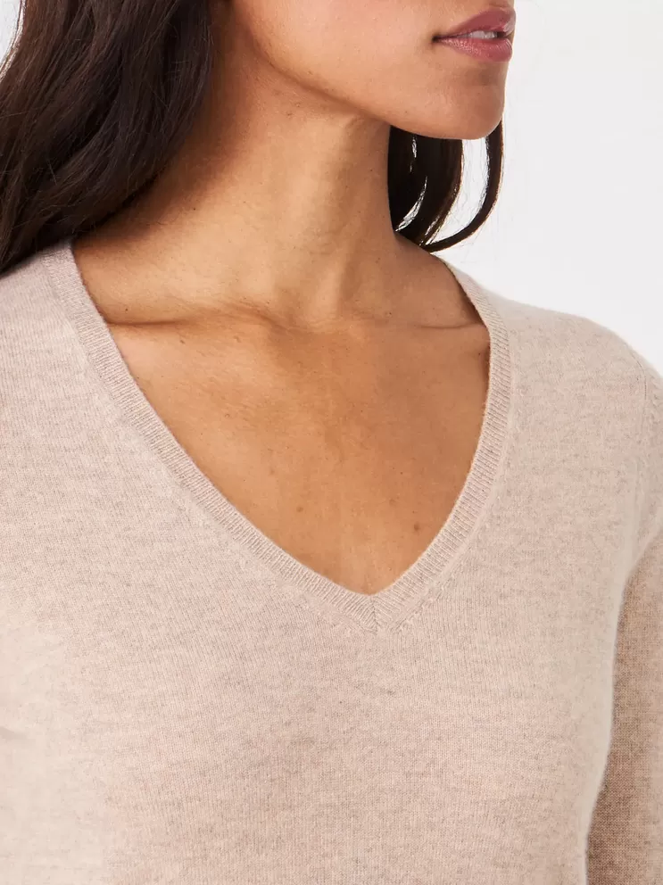 Basic Organic V Neck Sand