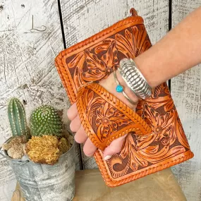 El Guantes Clutch/Crossbody in Pumpkin