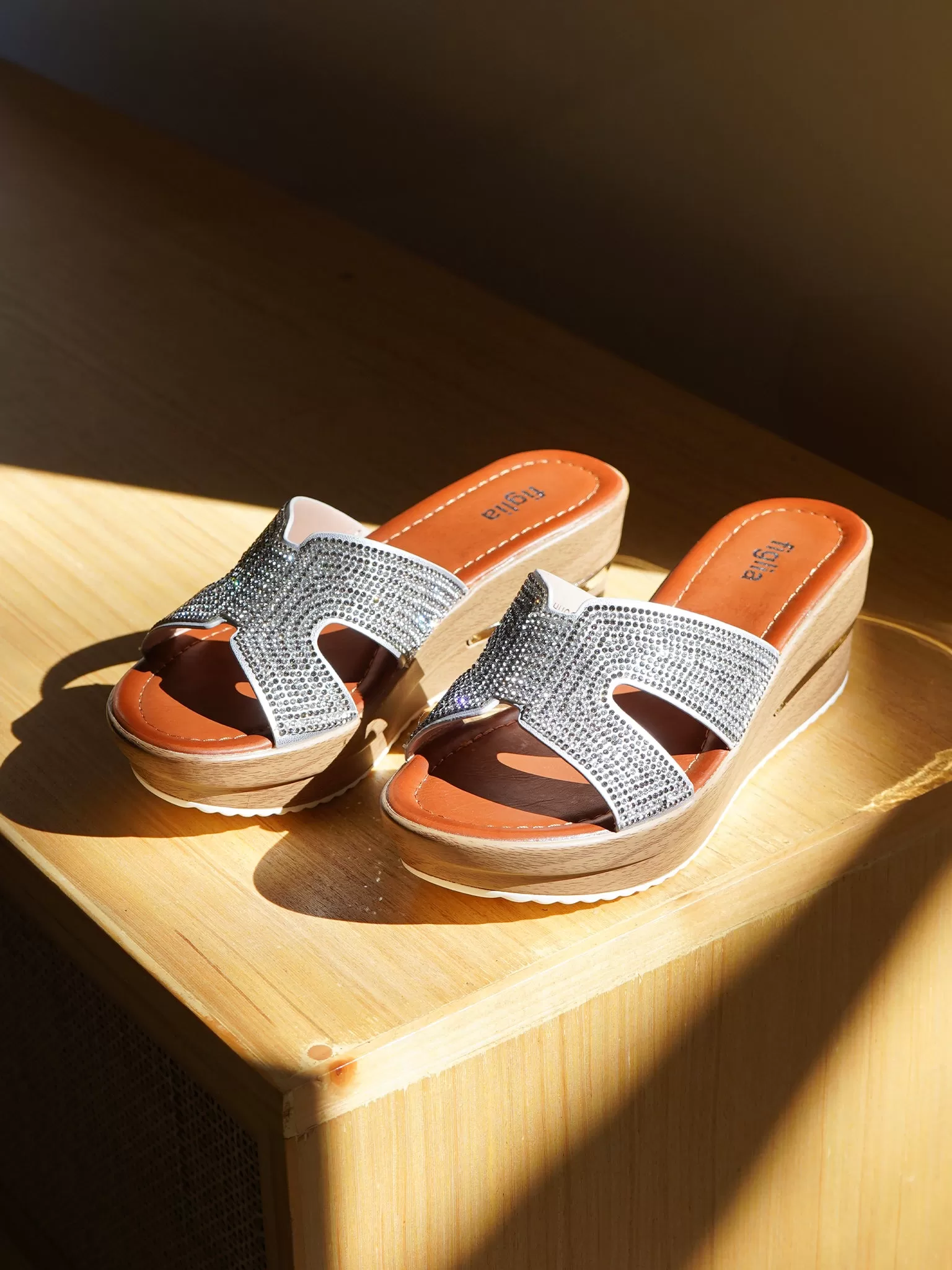 Hugo Wedge Slides