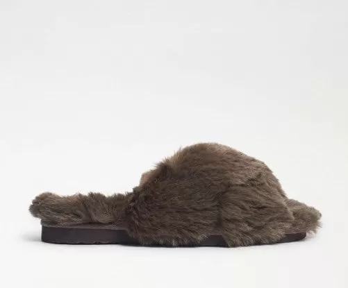 Jeane Slipper in Caviar Brown Plush