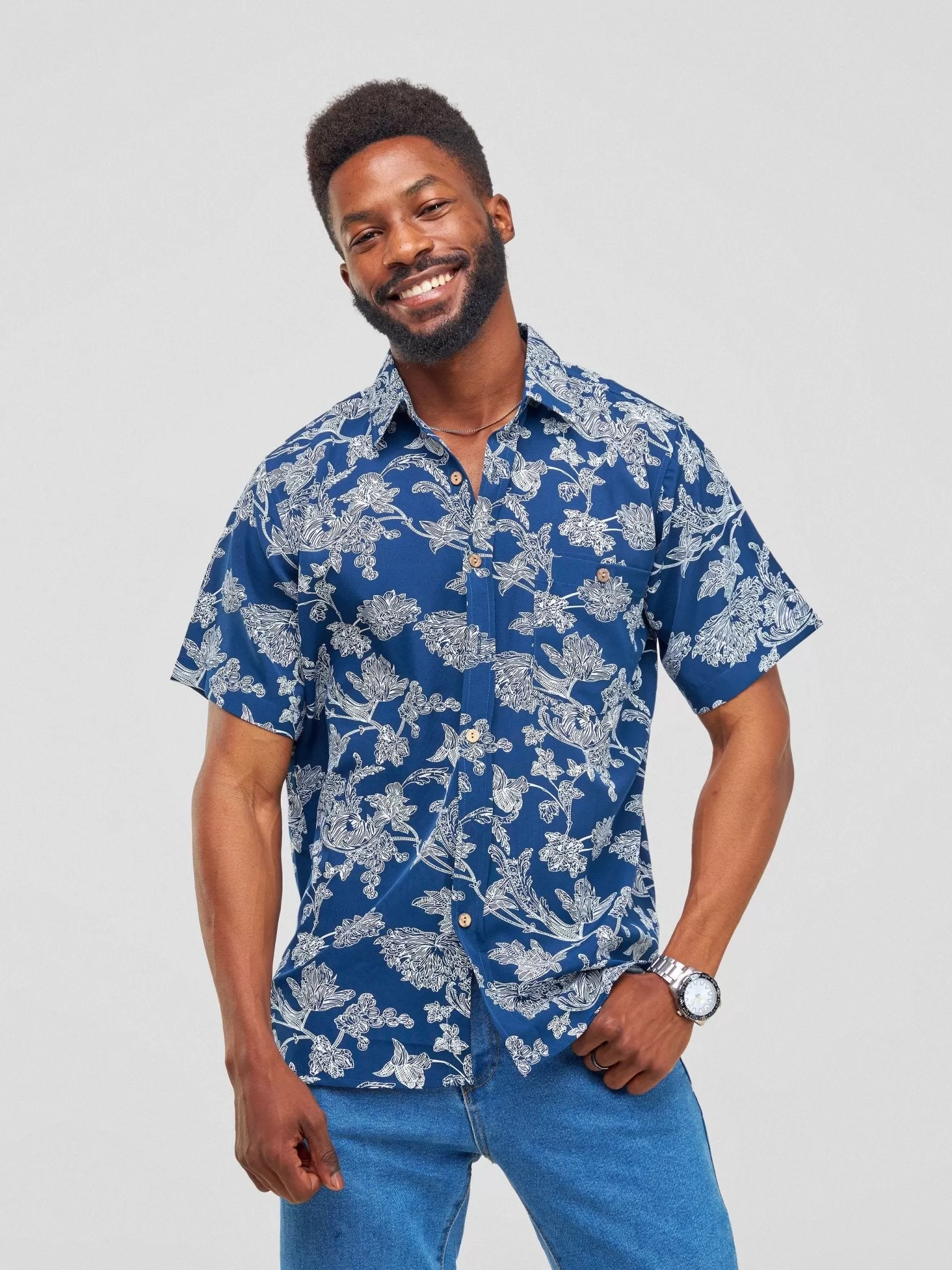 Zetu Men's Makena Flower Print Button Down Short Sleeved Shirt - Blue